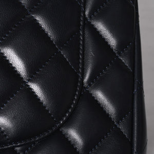 極美品 CHANEL シャネル チェーンショルダーバッグ ラムスキン マトラッセ30 Wフラップ ネイビー シルバー金具 16番台 中古 4a009161