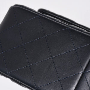 極美品 CHANEL シャネル チェーンショルダーバッグ ラムスキン マトラッセ30 Wフラップ ネイビー シルバー金具 16番台 中古 4a009161