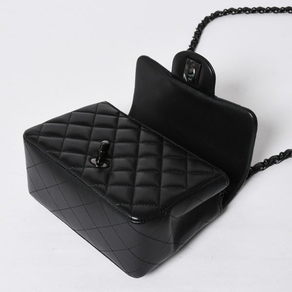 極美品 CHANEL シャネル ミニマトラッセ16 ソーブラック SフラップSチェーンショルダーバッグ ランダム番台 ココマーク ラムスキン ブラックメタル金具 中古 4a009175