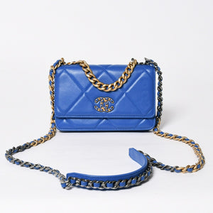 極美品 CHANEL シャネル 19 チェーンウォレット ショルダーバッグ ブルー ゴールド金具 ランダム番台 ラムスキン 中古 4a009244