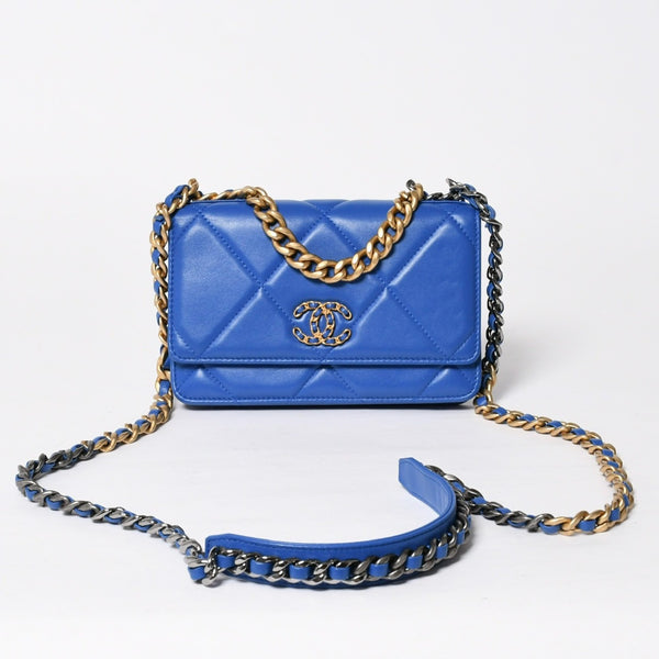 極美品 CHANEL シャネル 19 チェーンウォレット ショルダーバッグ ブルー ゴールド金具 ランダム番台 ラムスキン 中古 4a009244