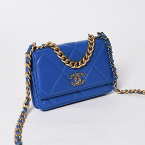 極美品 CHANEL シャネル 19 チェーンウォレット ショルダーバッグ ブルー ゴールド金具 ランダム番台 ラムスキン 中古 4a009244