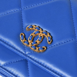 極美品 CHANEL シャネル 19 チェーンウォレット ショルダーバッグ ブルー ゴールド金具 ランダム番台 ラムスキン 中古 4a009244