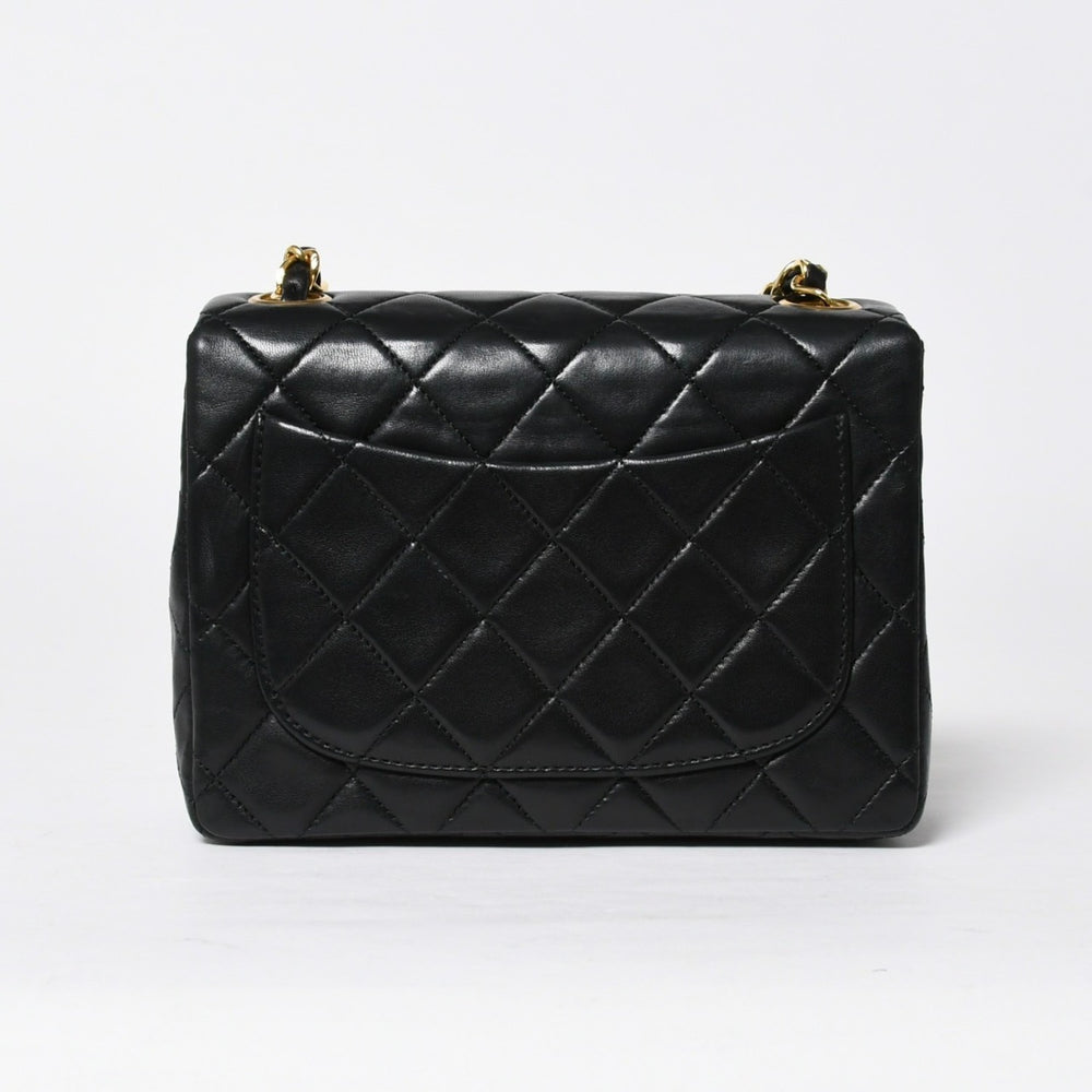 極美品 CHANEL シャネル ショルダーバッグ MINI SQUARE 17 ミニスクエア 17 チェーンショルダーバッグ ブラック ラムスキン ゴールド金具 1番台 中古 4a009157