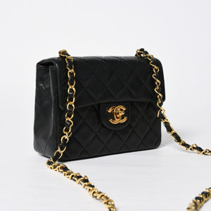 極美品 CHANEL シャネル ショルダーバッグ MINI SQUARE 17 ミニスクエア 17 チェーンショルダーバッグ ブラック ラムスキン ゴールド金具 1番台 中古 4a009157