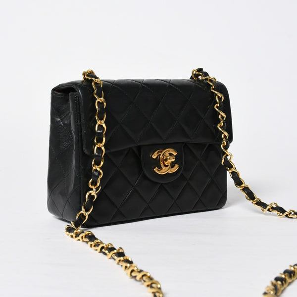 極美品 CHANEL シャネル ショルダーバッグ MINI SQUARE 17 ミニスクエア 17 チェーンショルダーバッグ ブラック ラムスキン ゴールド金具 1番台 中古 4a009157
