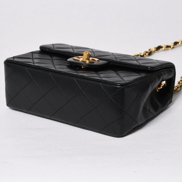 極美品 CHANEL シャネル ショルダーバッグ MINI SQUARE 17 ミニスクエア 17 チェーンショルダーバッグ ブラック ラムスキン ゴールド金具 1番台 中古 4a009157