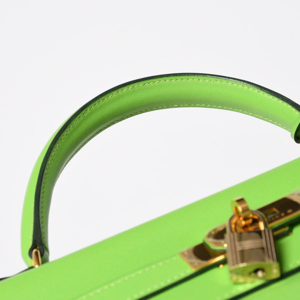 Mint condition HERMES Kelly 28, inner stitching, apple green. ◻B stamp, Veau Gulliver, gold hardware, handbag, pre-owned, 4a009166