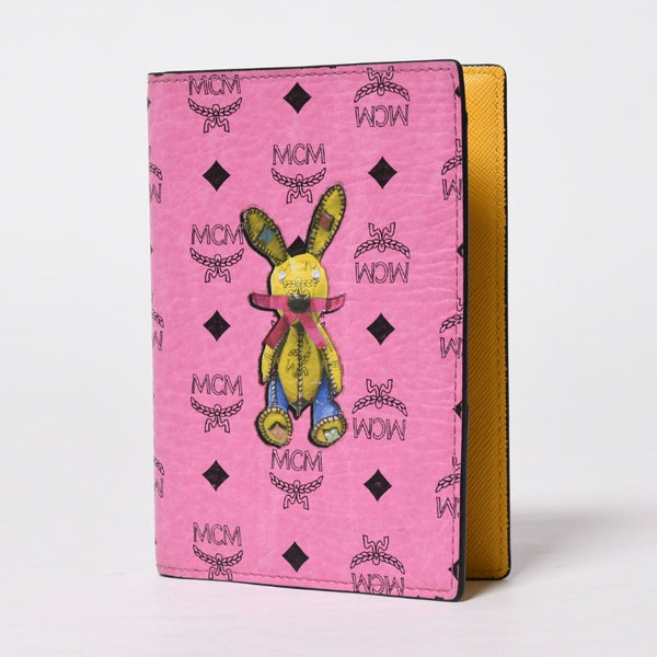 MCM エムシーエム ウサギ パスポートケース ヴィセトス柄 MZZ 1ZXL02 PK001 レザー ピンク ブラック イエロー 美品 中古4a009234