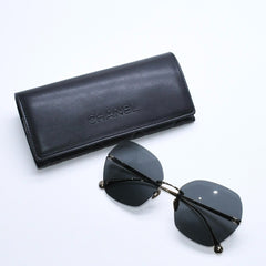 新品同様 CHANEL シャネル リムレス サングラス アイウェア 4271-T c.395S4 サイズ61□17 140 ココマーク ブラック ゴールド 中古 4a009145