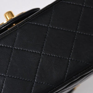 極美品 CHANEL シャネル ショルダーバッグ クラシックフラップ スモールチェーン 2番台 ブラック ゴールド金具 ココマーク 中古 4a009167