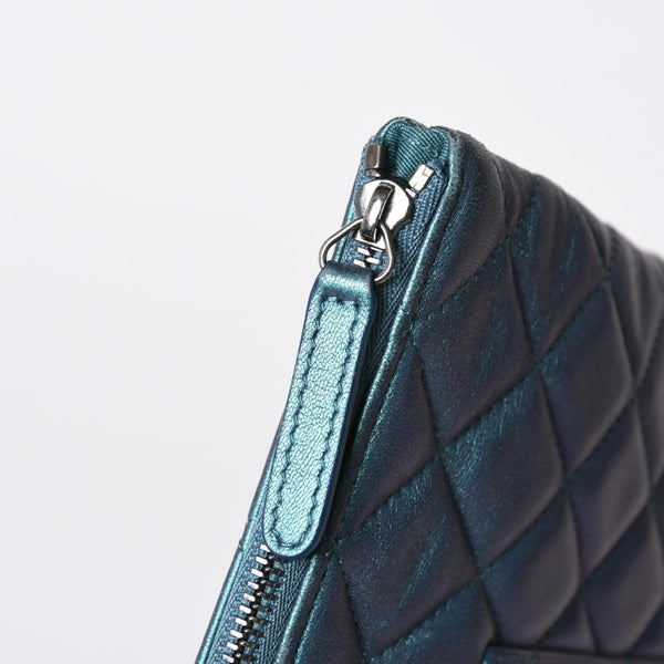 極美品 CHANEL シャネル マトラッセ キルティング クラッチバッグ 24番台 ラムスキン ブルー エメラルドグリーン メタルブラック金具 中古 4a009237