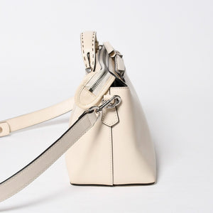 極美品 FENDI フェンディ バイ ザ ウェイ ミディアム 2WAY ハンドバッグ ショルダーバッグ 8BL146 カーフレザー アイボリー シルバー金具 中古 4a009142