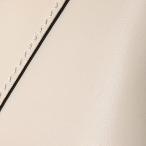 極美品 FENDI フェンディ バイ ザ ウェイ ミディアム 2WAY ハンドバッグ ショルダーバッグ 8BL146 カーフレザー アイボリー シルバー金具 中古 4a009142