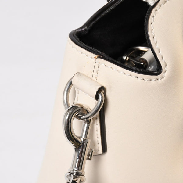 極美品 FENDI フェンディ バイ ザ ウェイ ミディアム 2WAY ハンドバッグ ショルダーバッグ 8BL146 カーフレザー アイボリー シルバー金具 中古 4a009142