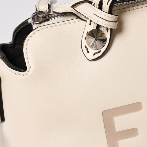 極美品 FENDI フェンディ バイ ザ ウェイ ミディアム 2WAY ハンドバッグ ショルダーバッグ 8BL146 カーフレザー アイボリー シルバー金具 中古 4a009142