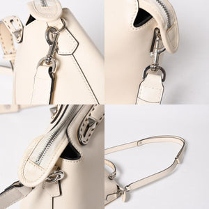 極美品 FENDI フェンディ バイ ザ ウェイ ミディアム 2WAY ハンドバッグ ショルダーバッグ 8BL146 カーフレザー アイボリー シルバー金具 中古 4a009142