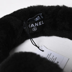 新品未使用 CHANEL シャネル COCO NEIGE ココ ネージュ イヤーマフ ココマーク ラムシアリング ブラック ホワイト 中古 4a009224