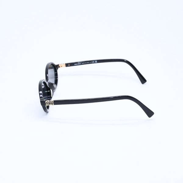 Mint condition MIU MIU sunglasses, black with gold hardware, size 50.◻18 Used 4a009637