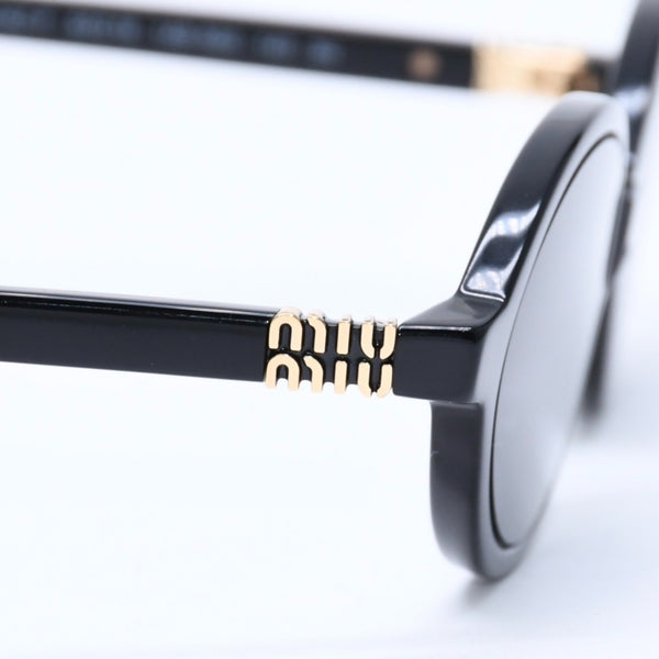Mint condition MIU MIU sunglasses, black with gold hardware, size 50.◻18 Used 4a009637
