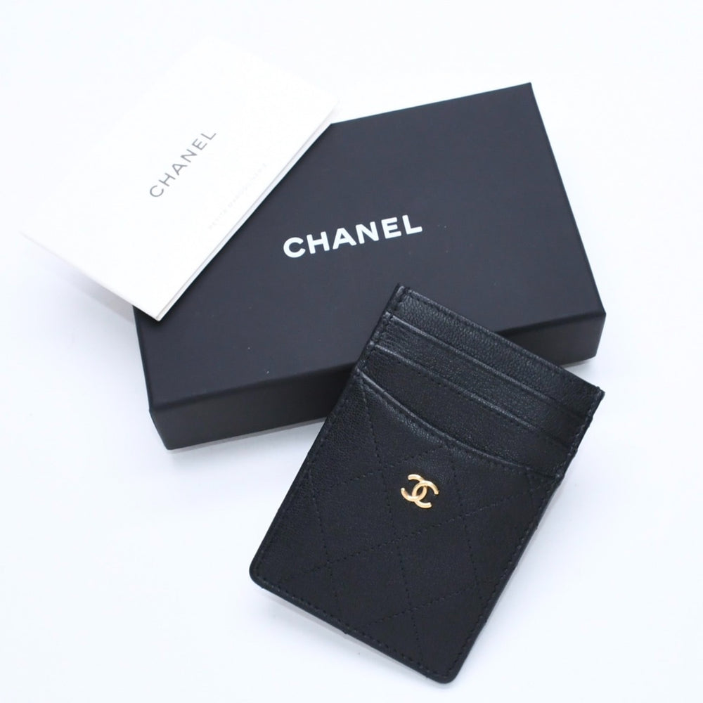 新品同様 CHANEL シャネル クラシック カードケース AP3595 ランダム番台 ブラック ココマークグレインゴートスキン ゴールド金具 中古 4a009287