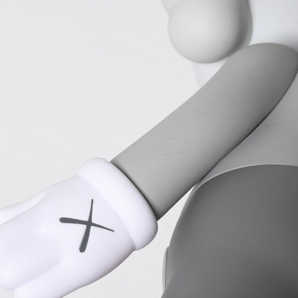 極美品 KAWS カウズ MEDICOMTOY カウズファミリー メディコムトイ フィギア アート ピンク グレー 中古 4a009296