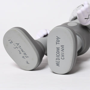 極美品 KAWS カウズ MEDICOMTOY カウズファミリー メディコムトイ フィギア アート ピンク グレー 中古 4a009296