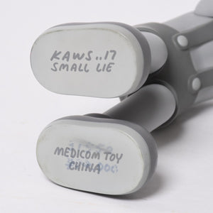 KAWS カウズ MEDICOM TOY メディコムトイ SMALL LIE companion フィギュア サイズ 11アート グレー 美品 中古 4a009306