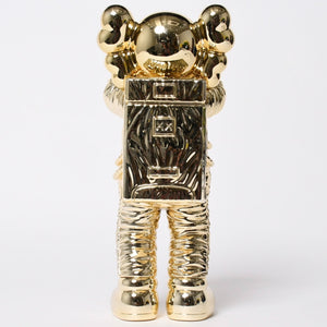 極美品 KAWS カウズ フィギュア Holiday Space ホリデー スペース GOLD ゴールド 中古 4a009293