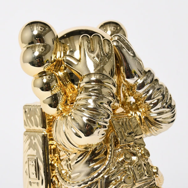 極美品 KAWS カウズ フィギュア Holiday Space ホリデー スペース GOLD ゴールド 中古 4a009293