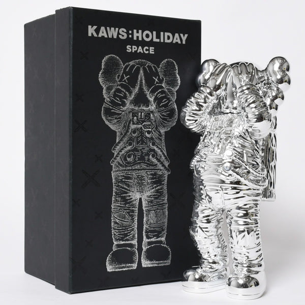 極美品 KAWS カウズ フィギュア Holiday Space ホリデー スペース silver シルバー 中古 4a009292