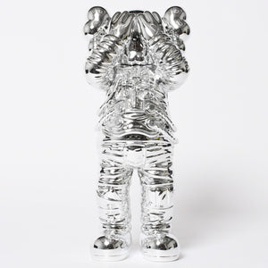 極美品 KAWS カウズ フィギュア Holiday Space ホリデー スペース silver シルバー 中古 4a009292