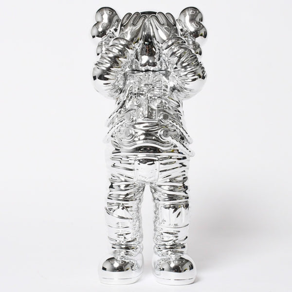 極美品 KAWS カウズ フィギュア Holiday Space ホリデー スペース silver シルバー 中古 4a009292