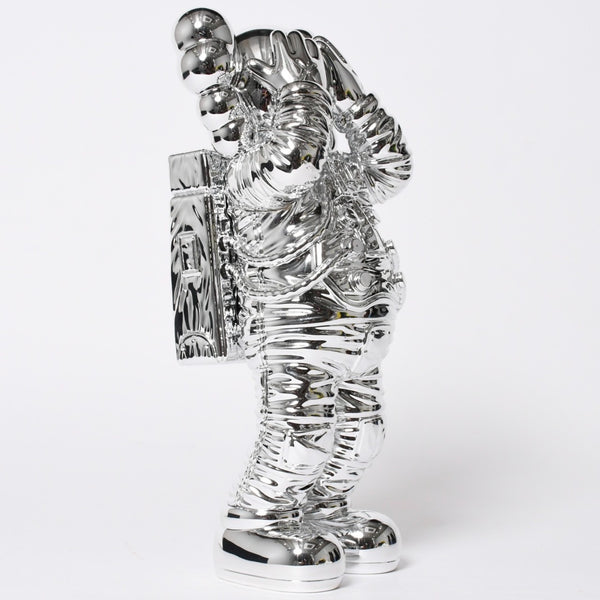 極美品 KAWS カウズ フィギュア Holiday Space ホリデー スペース silver シルバー 中古 4a009292