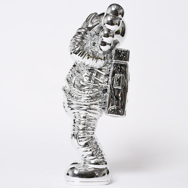 極美品 KAWS カウズ フィギュア Holiday Space ホリデー スペース silver シルバー 中古 4a009292