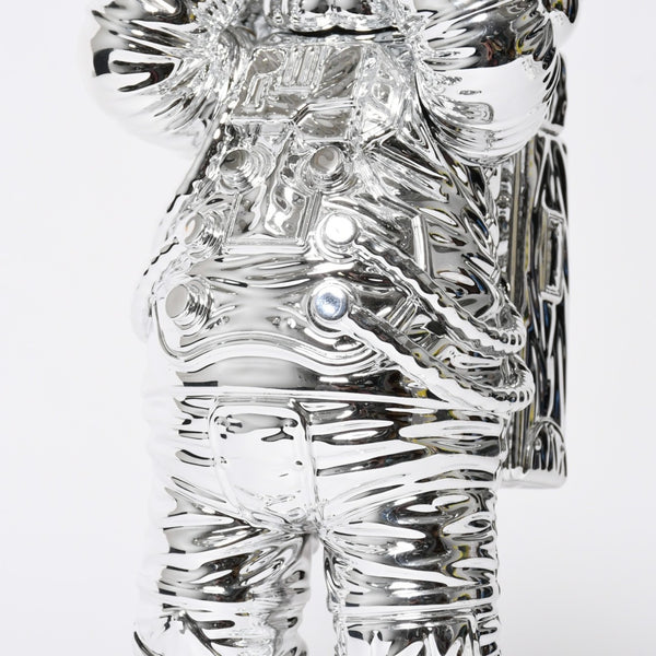 極美品 KAWS カウズ フィギュア Holiday Space ホリデー スペース silver シルバー 中古 4a009292