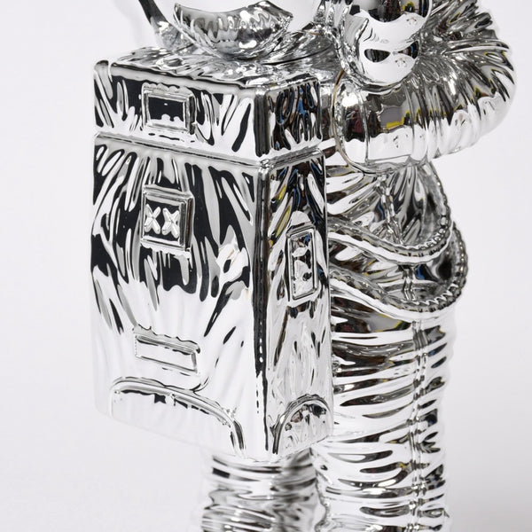 極美品 KAWS カウズ フィギュア Holiday Space ホリデー スペース silver シルバー 中古 4a009292