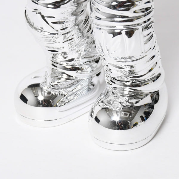 極美品 KAWS カウズ フィギュア Holiday Space ホリデー スペース silver シルバー 中古 4a009292