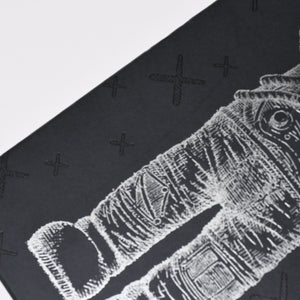 極美品 KAWS カウズ フィギュア Holiday Space ホリデー スペース silver シルバー 中古 4a009292
