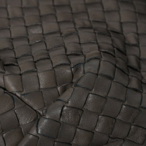 極美品 BOTTEGA VENETA ボッテガヴェネタ ホーボーワンショルダーバッグ イントレチャート レザー グレー B01259445Y 中古 4a009350
