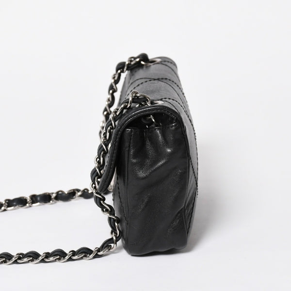 極美品 CHANEL シャネル ワイルドステッチ ミニチェーンショルダーバッグ 9番台 ココマーク ラムスキン ブラック シルバー金具 中古 4a009388