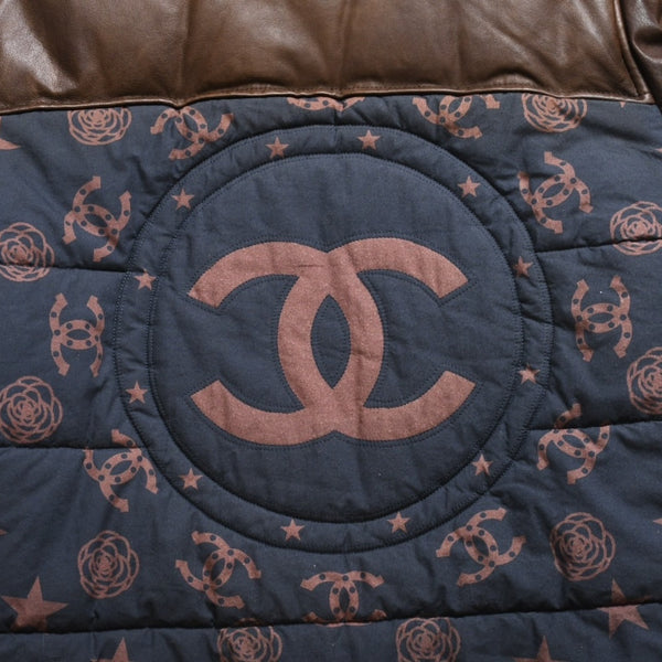 極美品 CHANEL シャネル ダウンジャケット P49800W05549 サイズ34 パリ-ダラスコレクション ココマーク ラムスキン ブラウン 中古 4a009712