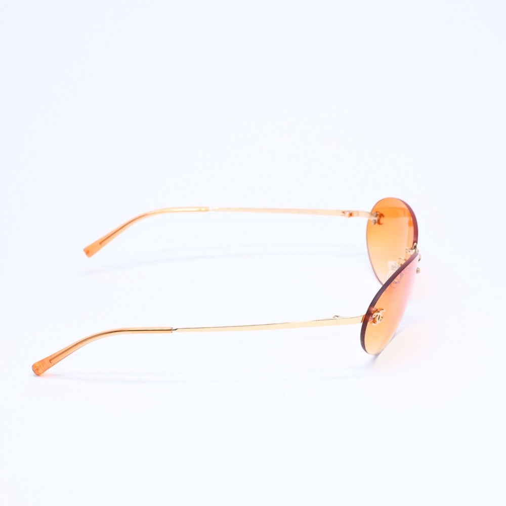 CHANEL rimless sunglasses with side Coco mark, orange lenses, and gold hardware, model number 4013 c.125/56, size 59.◻16 130 Excellent condition Used 4a010063