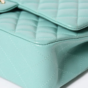 新品同様 CHANEL シャネル マトラッセ25 Wフラップ Wチェーンショルダーバッグ ターコイズブルー A01112 31番台 ココマーク キャビアスキン 中古 4a009604