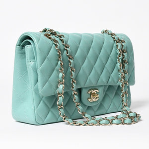 新品同様 CHANEL シャネル マトラッセ25 Wフラップ Wチェーンショルダーバッグ ターコイズブルー A01112 31番台 ココマーク キャビアスキン 中古 4a009604