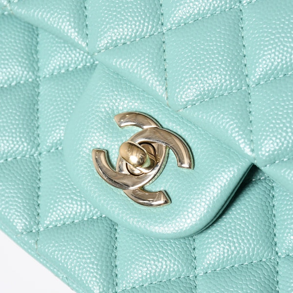 新品同様 CHANEL シャネル マトラッセ25 Wフラップ Wチェーンショルダーバッグ ターコイズブルー A01112 31番台 ココマーク キャビアスキン 中古 4a009604