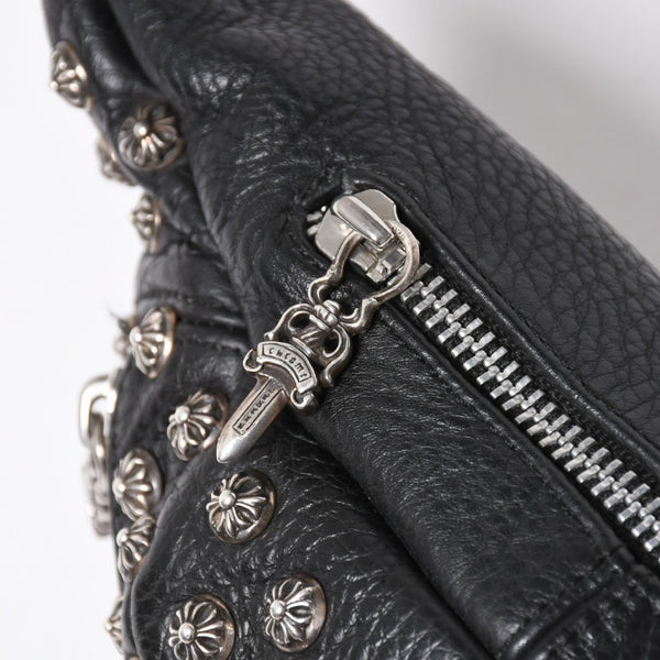極美品 CHROME HEARTS クロムハーツ スナットパック ピラミッド クロスボールスタッズ ボディバッグ ダガージップ レザー ブラック 中古 4a009368