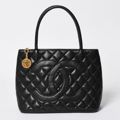 Very good condition CHANEL Chanel reproduction tote tote bag No. 7 here mark caviar skin black gold hardware used 4a009703
