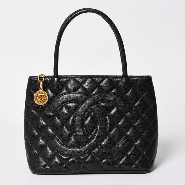 Very good condition CHANEL Chanel reproduction tote tote bag No. 7 here mark caviar skin black gold hardware used 4a009703