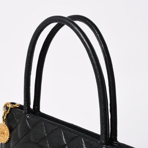 Very good condition CHANEL Chanel reproduction tote tote bag No. 7 here mark caviar skin black gold hardware used 4a009703